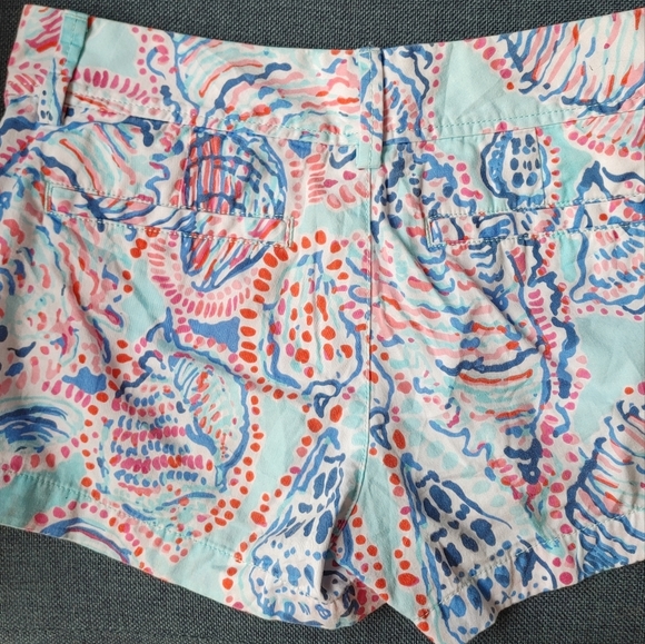 Lilly Pulitzer Walsh Shorts size 2 - Picture 4 of 7